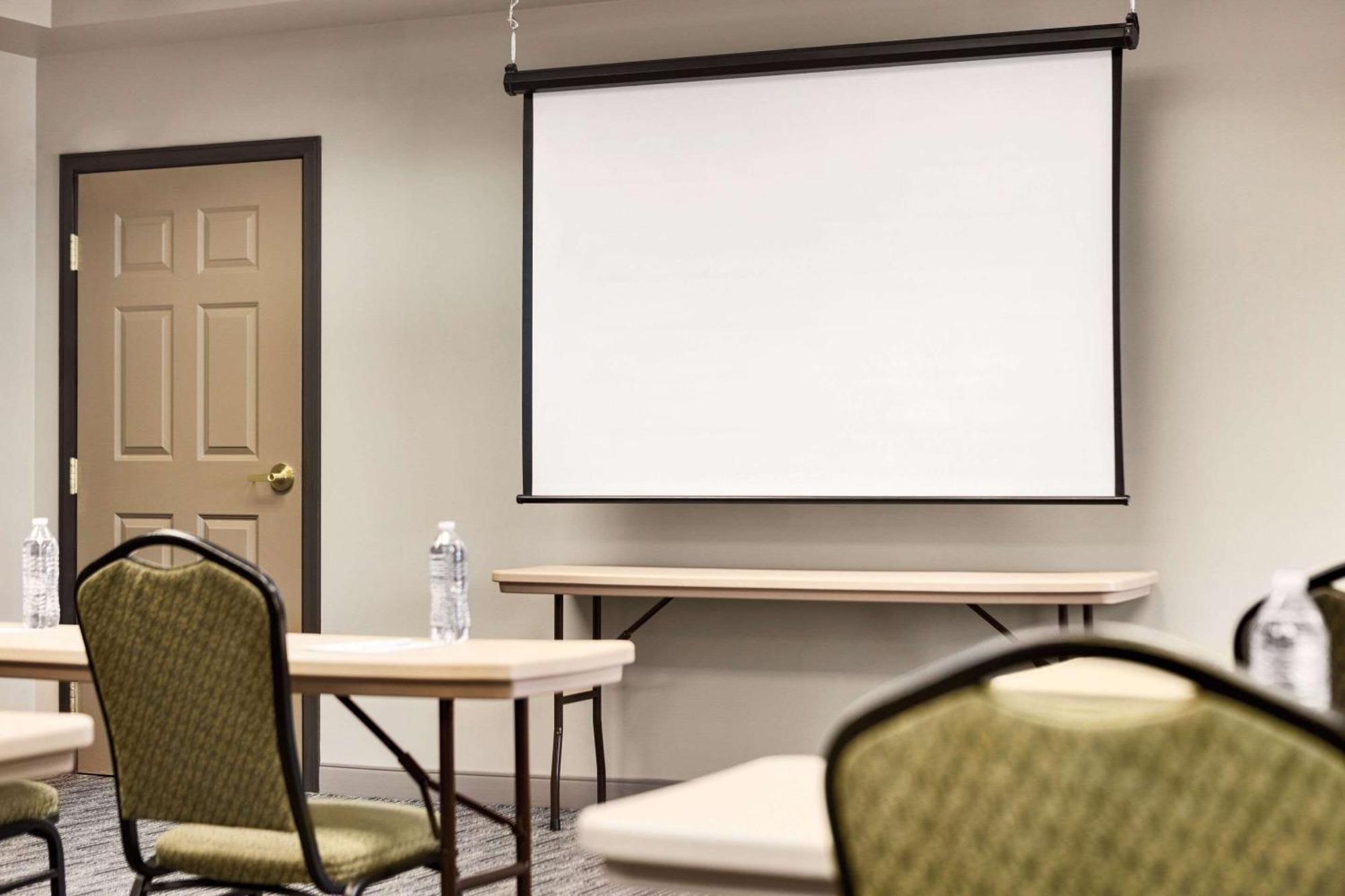 Country Inn & Suites By Radisson, St Cloud East, Mn Saint Cloud Bagian luar foto