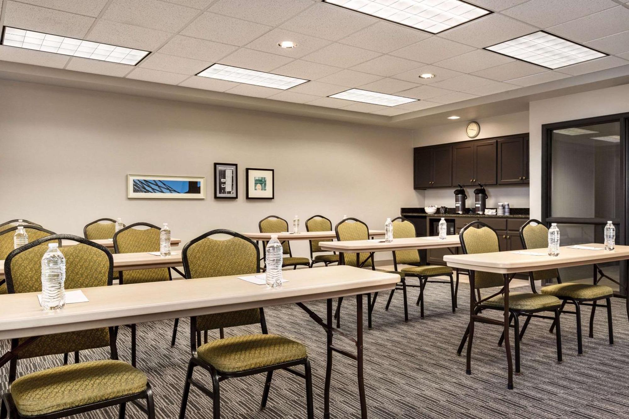 Country Inn & Suites By Radisson, St Cloud East, Mn Saint Cloud Bagian luar foto