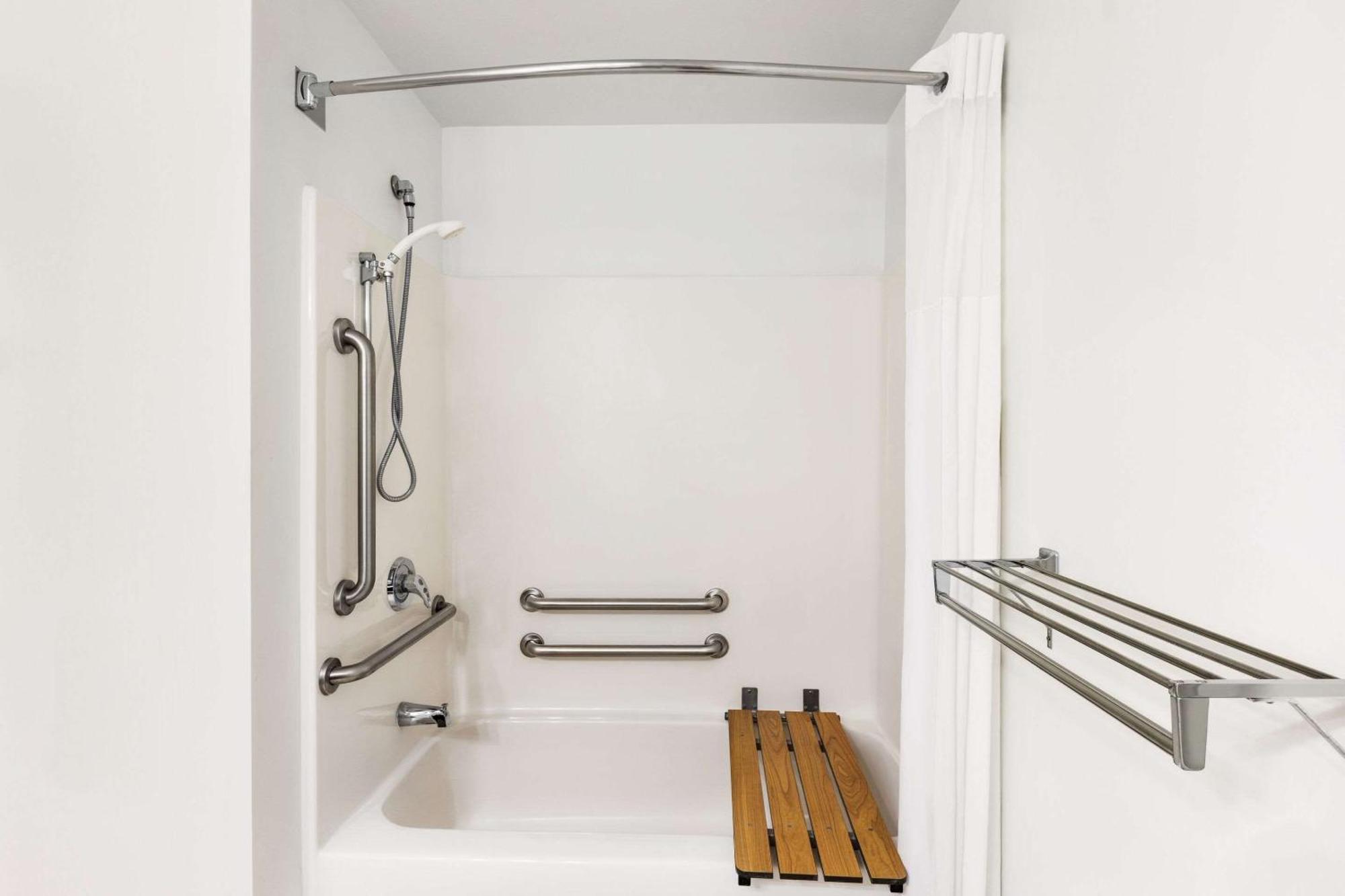 Country Inn & Suites By Radisson, St Cloud East, Mn Saint Cloud Bagian luar foto